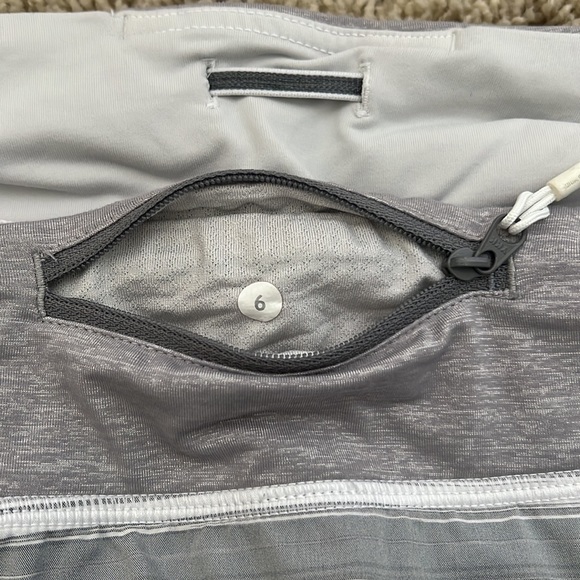 Patterned grey Lululemon shorts - Picture 5 of 5